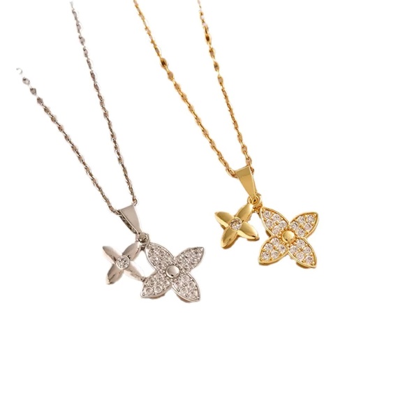 Luxury 18KT  Gold Crystal Clover Charm Necklace - Picture 2 of 5